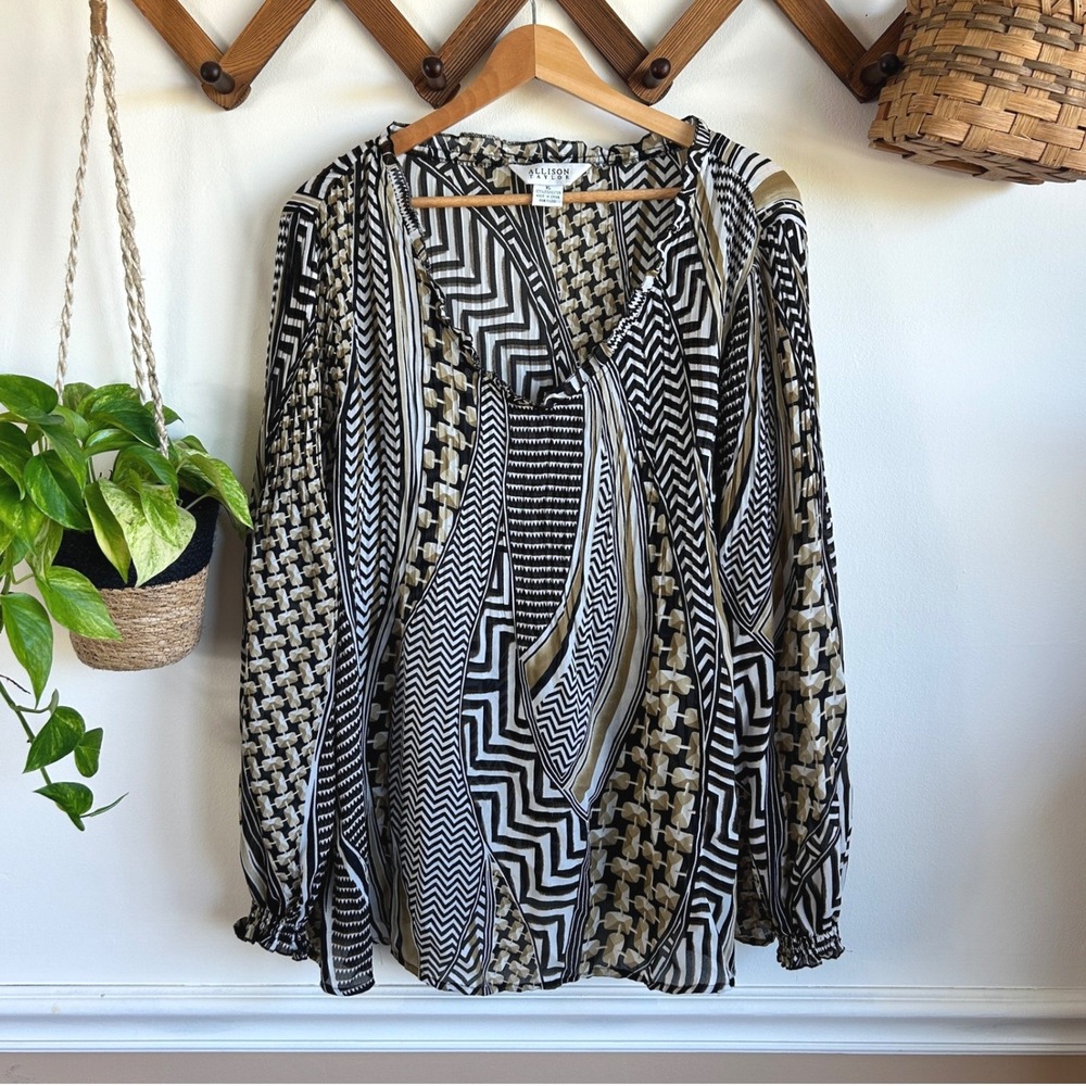 Vintage Allison Taylor XL Geometric Chevron Plisse Ruffle V-Neck Blouse Smocked